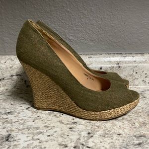 LIKE NEW gomax Brown Denim Vanilla—01 Style wedges in size 6